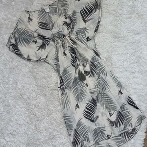 Kona Sol Monochrome Leaf Print Kaftan